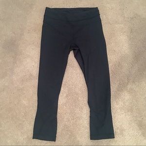 lululemon athletica Pants - Lululemon Crops size 4 lululemon athletica Pants - Lululemon Crops size 4